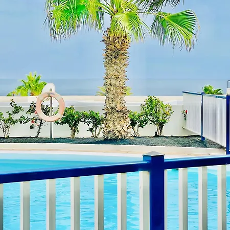 Canaryislandshost L Amapola *