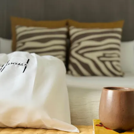 Canaryislandshost L Amapola