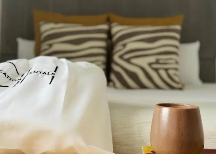 Canaryislandshost L Amapola